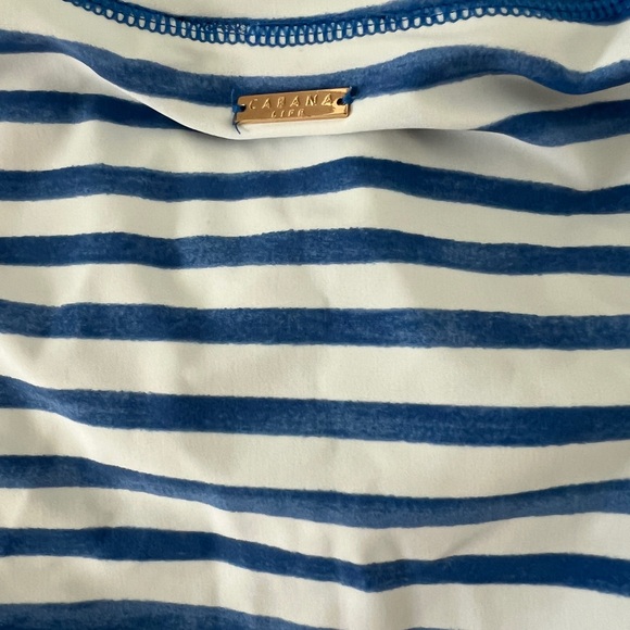 Cabana Life size Medium Sun long sleeve SPF protection - Picture 2 of 5